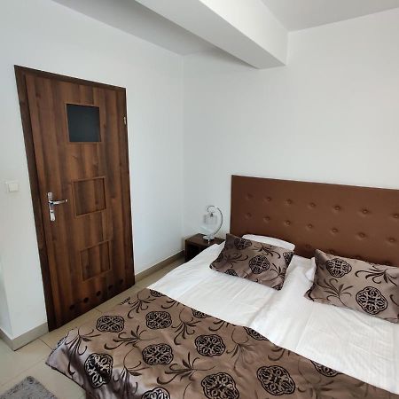 Belweder Aparthotel Porosły Екстериор снимка