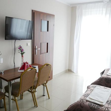 Belweder Aparthotel Porosły Екстериор снимка