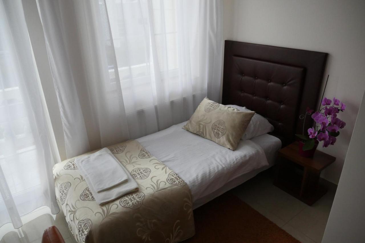 Belweder Aparthotel Porosły Екстериор снимка