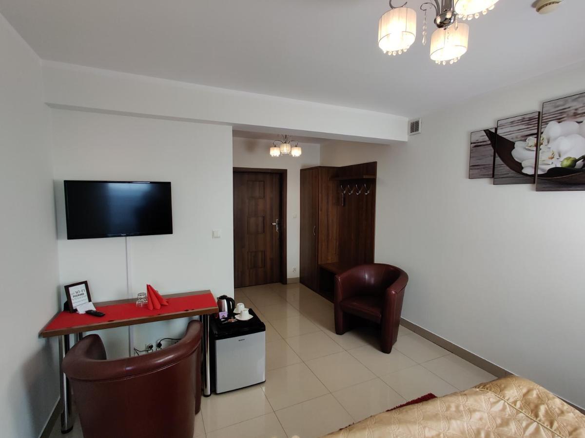Belweder Aparthotel Porosły Екстериор снимка
