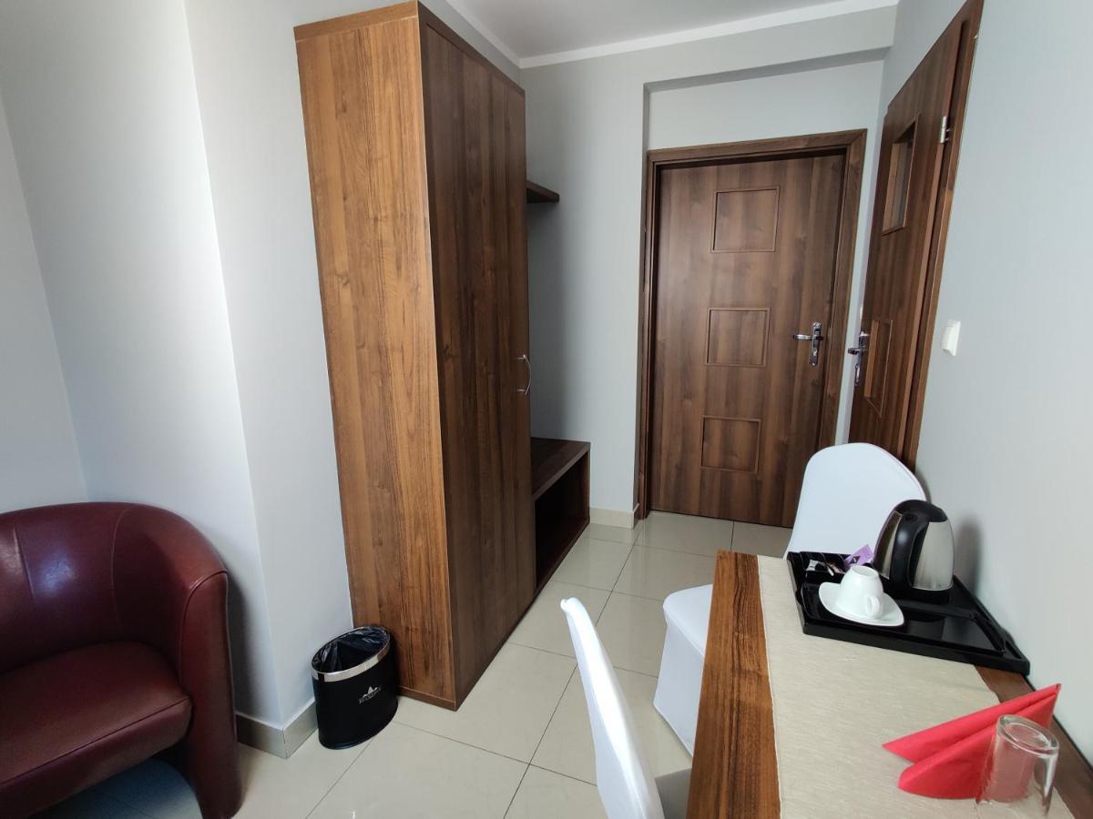 Belweder Aparthotel Porosły Екстериор снимка