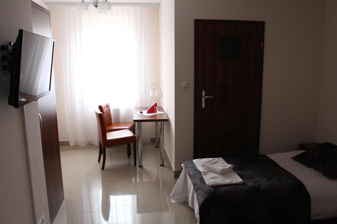 Belweder Aparthotel Porosły Екстериор снимка
