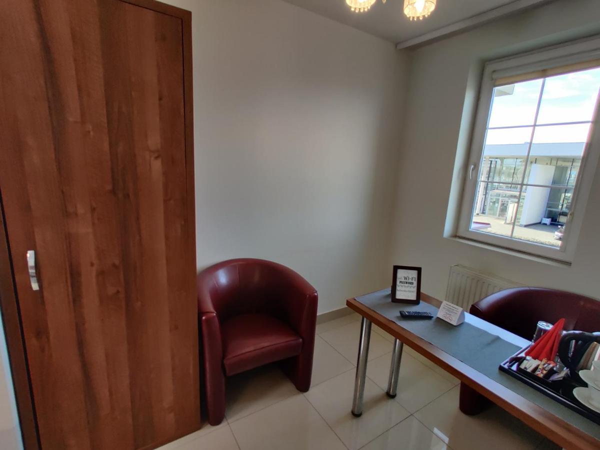 Belweder Aparthotel Porosły Екстериор снимка