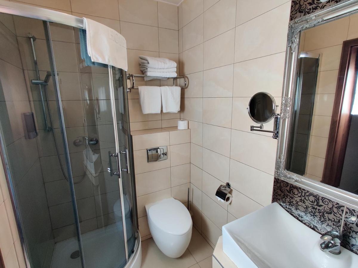 Belweder Aparthotel Porosły Екстериор снимка