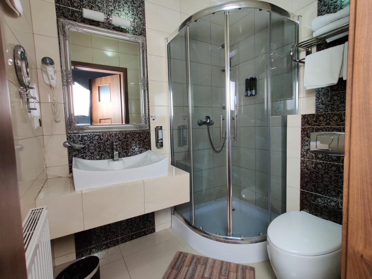 Belweder Aparthotel Porosły Екстериор снимка