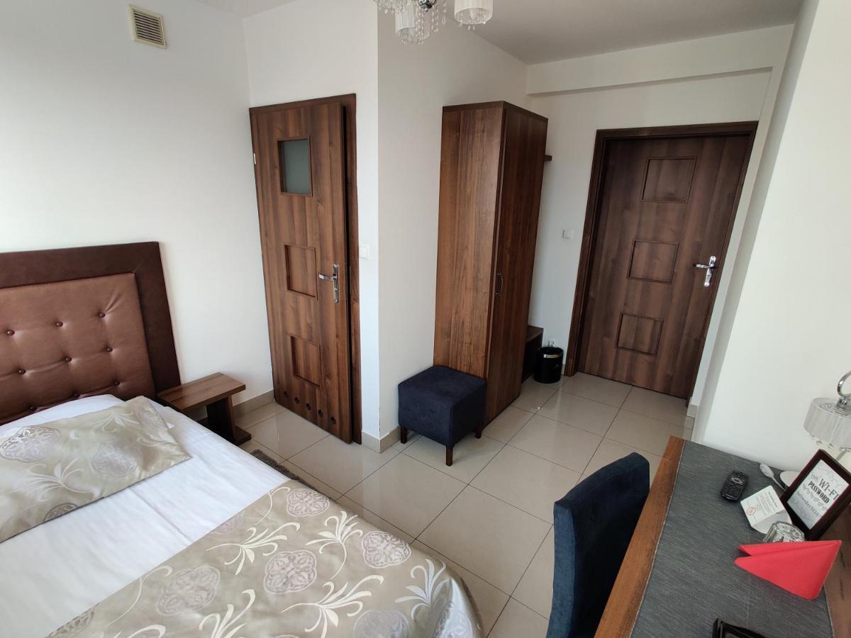 Belweder Aparthotel Porosły Екстериор снимка