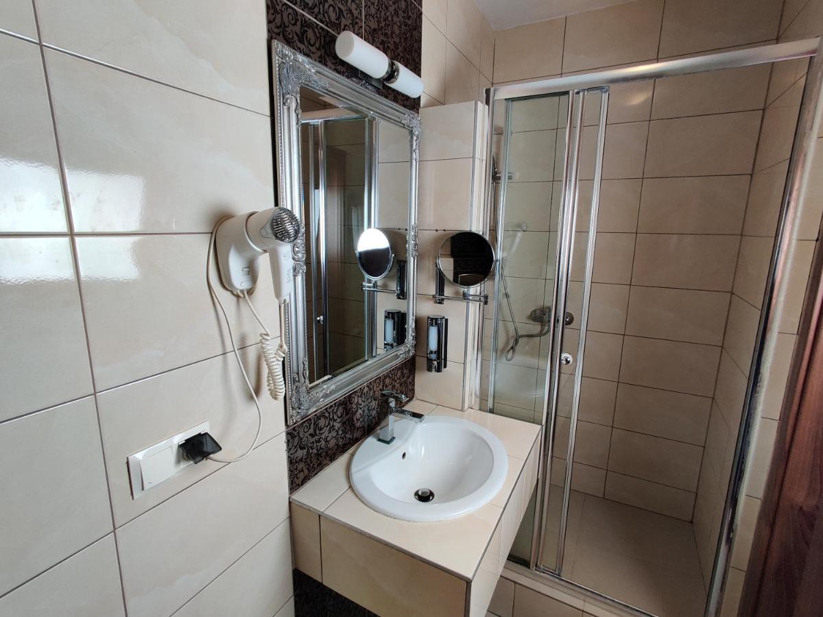 Belweder Aparthotel Porosły Екстериор снимка