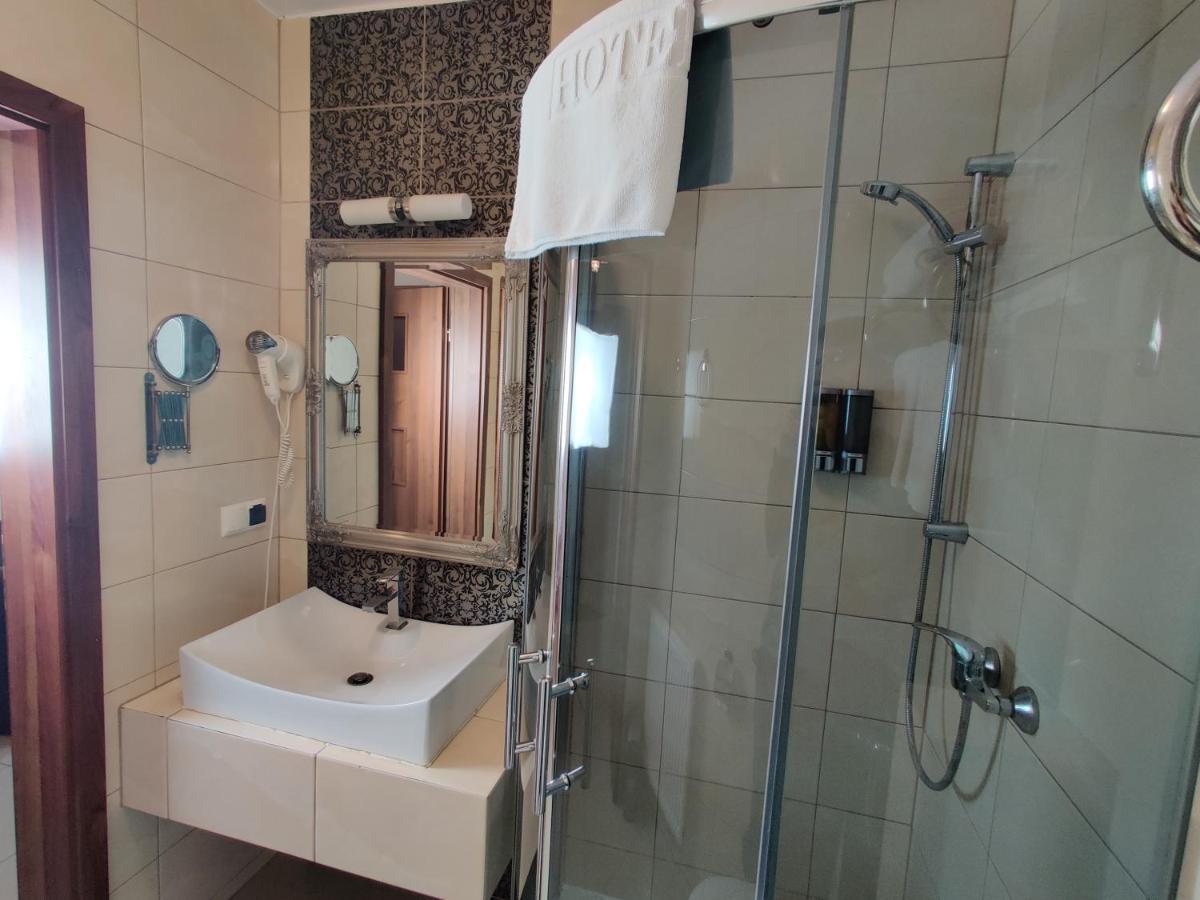 Belweder Aparthotel Porosły Екстериор снимка