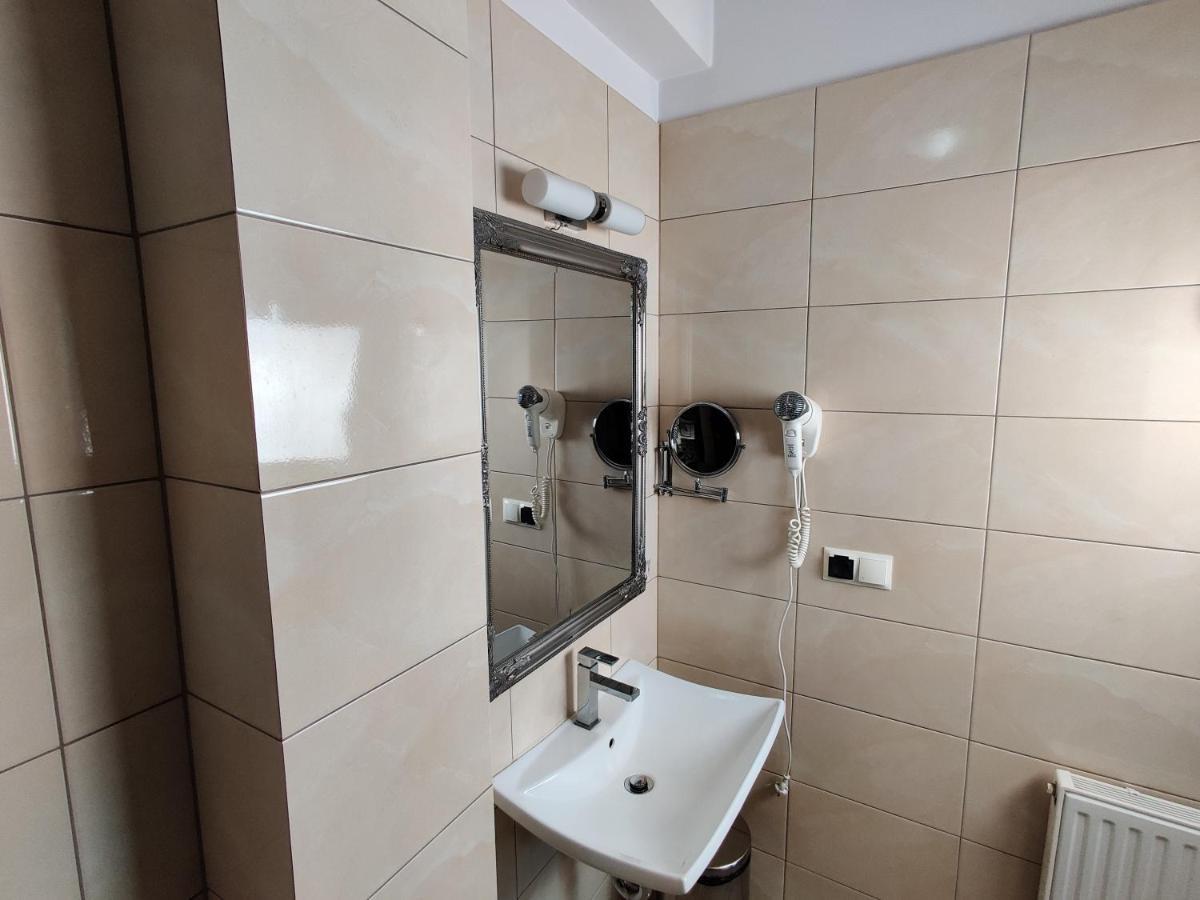 Belweder Aparthotel Porosły Екстериор снимка