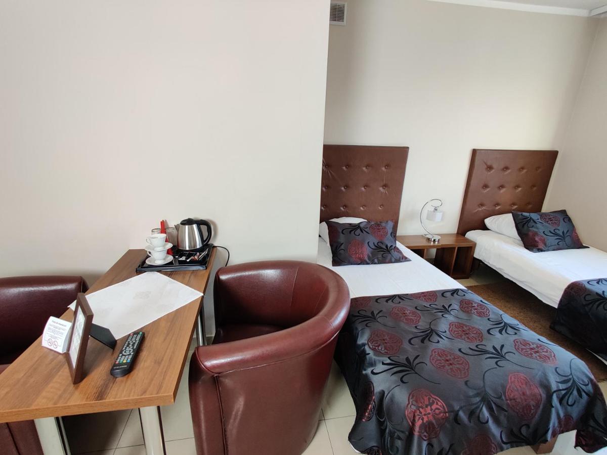 Belweder Aparthotel Porosły Екстериор снимка
