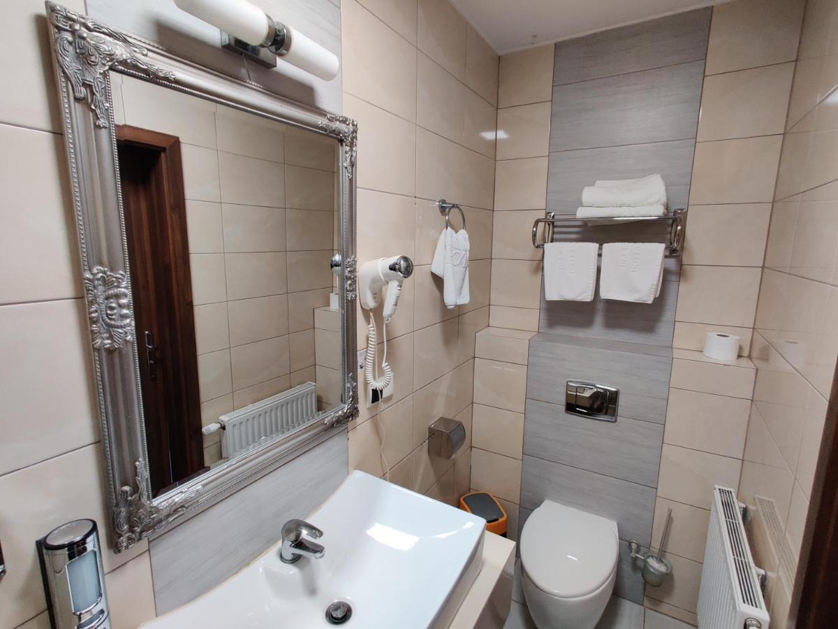 Belweder Aparthotel Porosły Екстериор снимка
