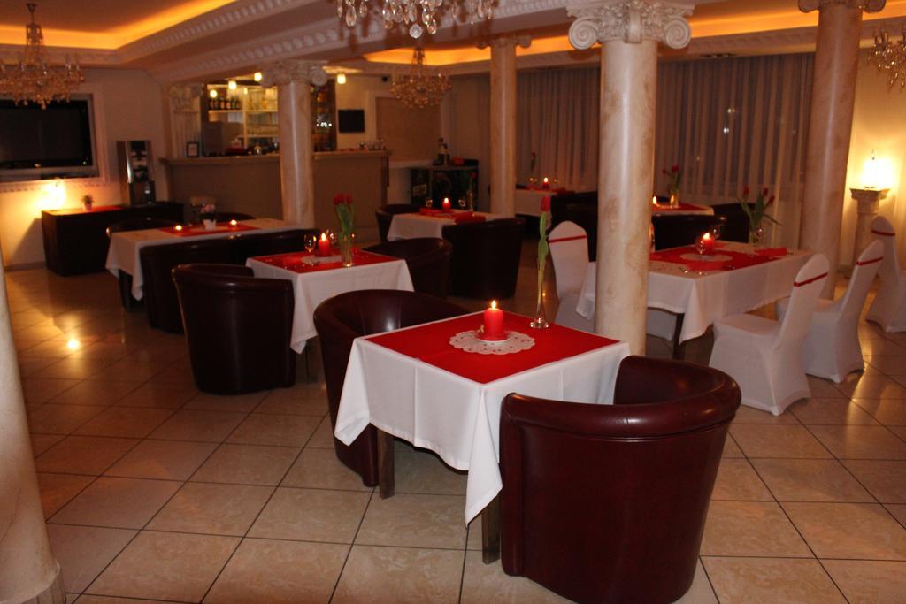 Belweder Aparthotel Porosły Екстериор снимка