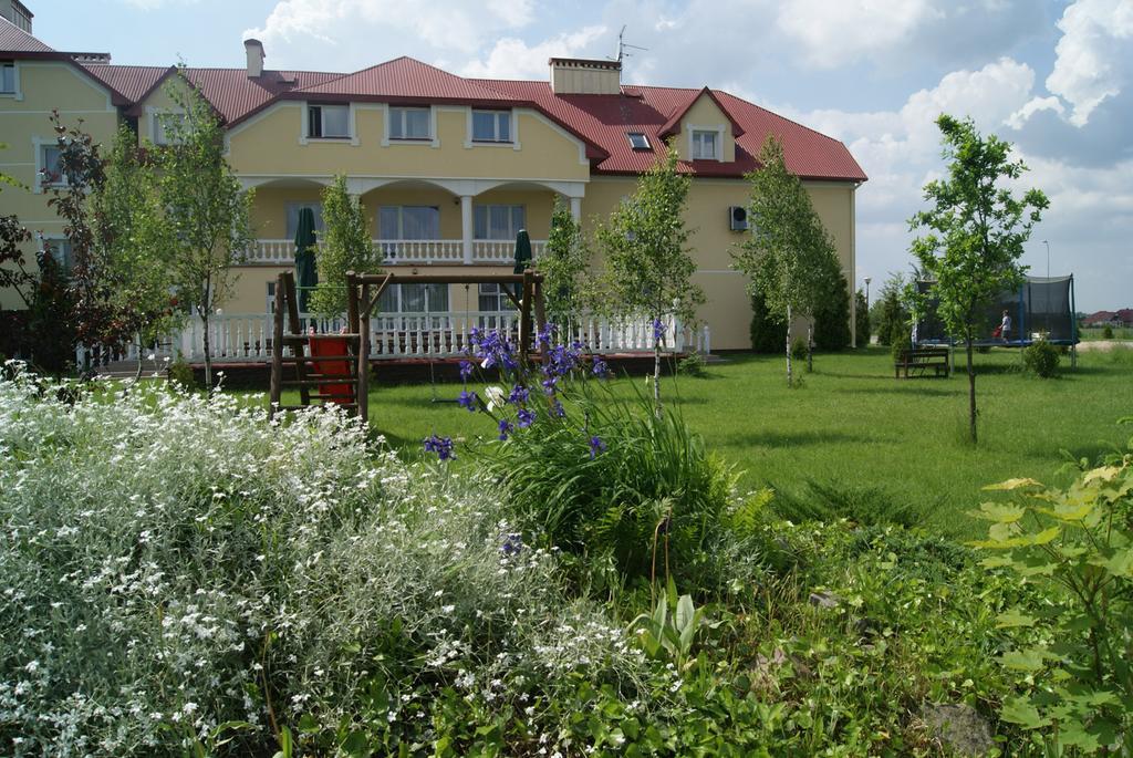 Belweder Aparthotel Porosły Екстериор снимка