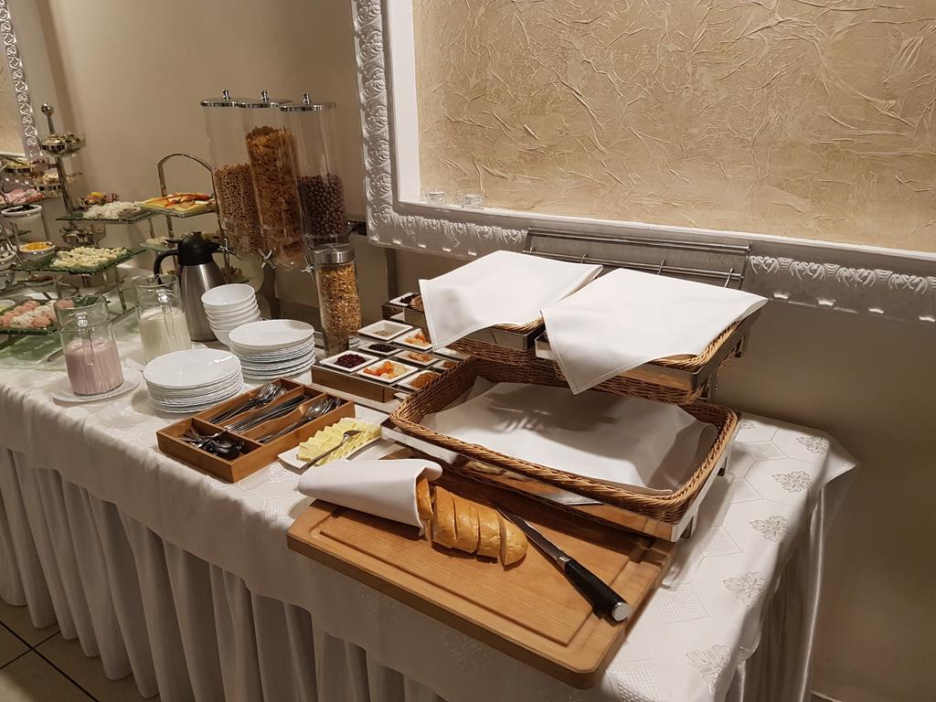 Belweder Aparthotel Porosły Екстериор снимка