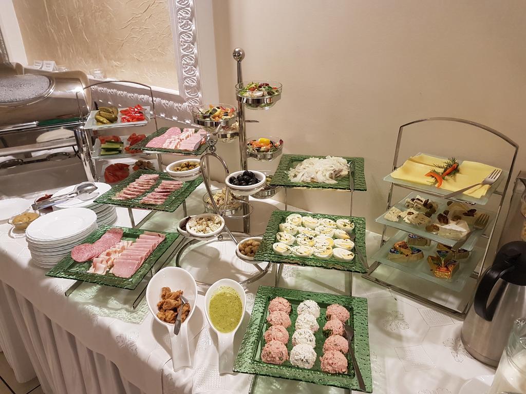 Belweder Aparthotel Porosły Екстериор снимка